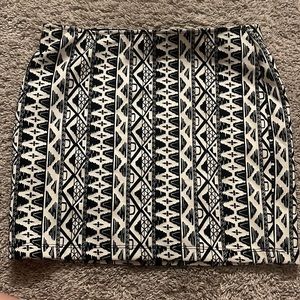 Forever 21 Black and White Pattern Skirt